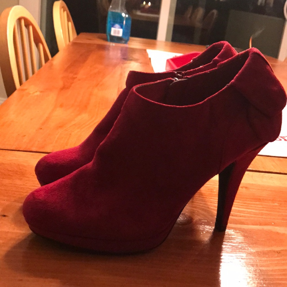 IMPO size 7 suade booties